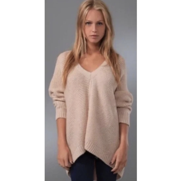 Free People Oversized Slouchy V-Neck Sweater Wool Alpaca Blush Size Medium EUC - Picture 2 of 11